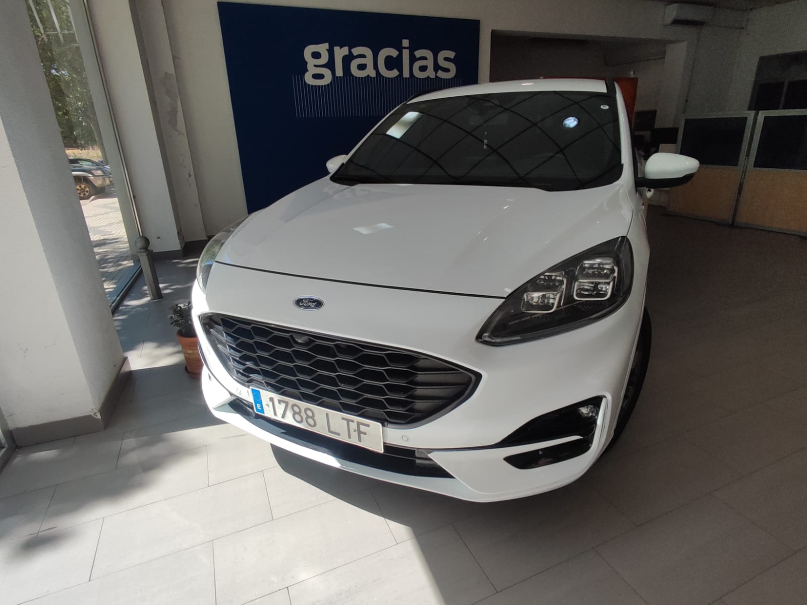 Vehículo de ocasión coche de segunda mano, FORD KUGA ST-LINE X 2.5 DURATEC PHEV 5P BLANCO, compra el mejor precio en Ibermóvil Motor Ford Puertollano
